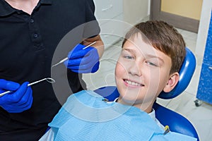 A child at the dentistÃ¢â¬â¢s consultation photo